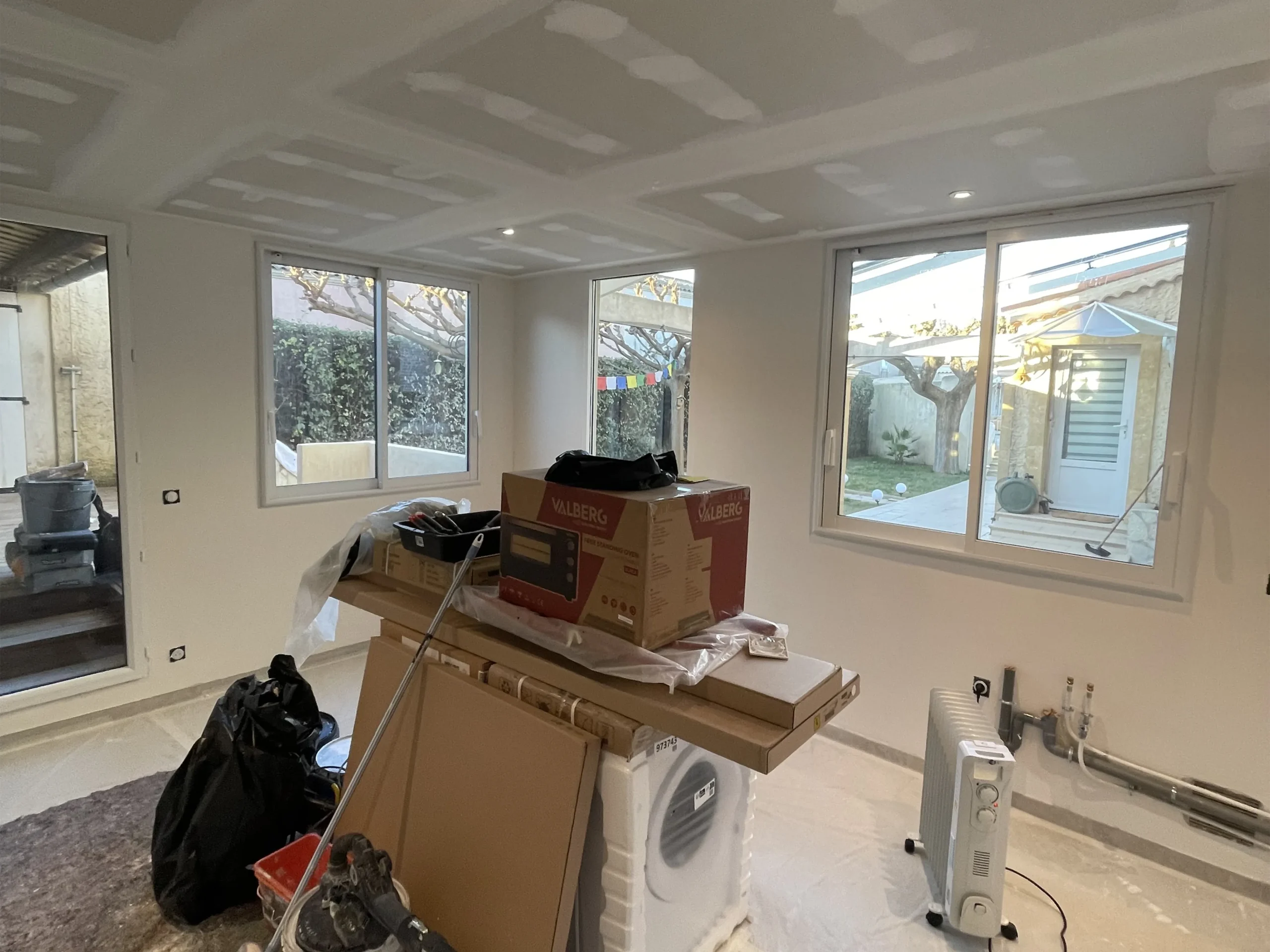 66ead0000aad8e2cccc89b20 renovation studio peinture interieur 2
